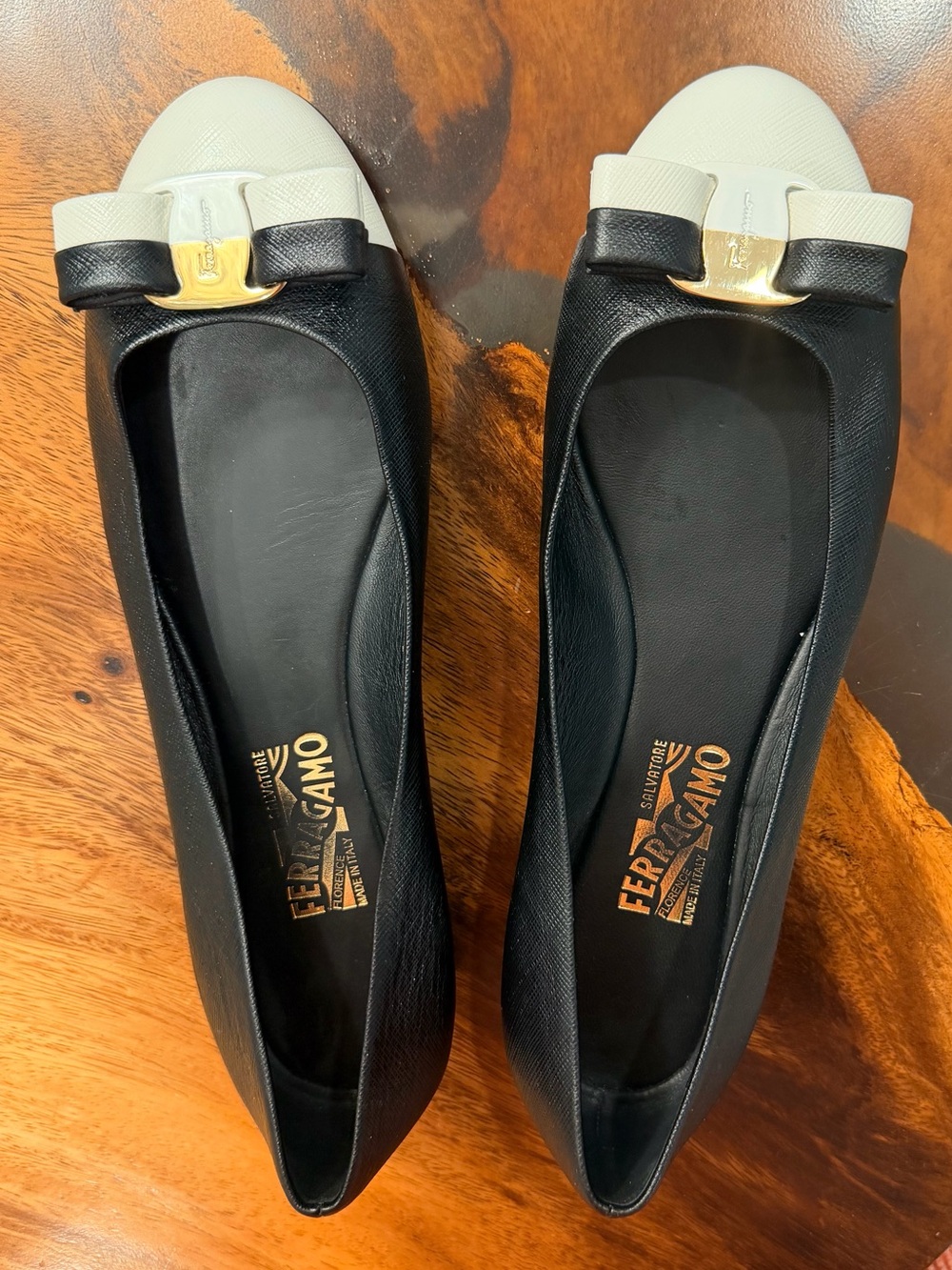 Salvatore Ferragamo Varina Bicolor Ballet Flats w Bow Black/White Size 8.5M GUC - Picture 4 of 17